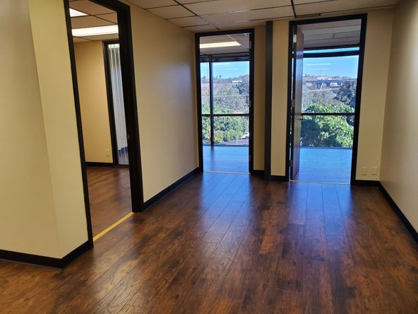 Very special, 1st floor gazebo level suite. 5 offices and open space.